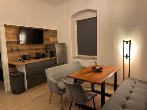 Küche mit Kühlschrank